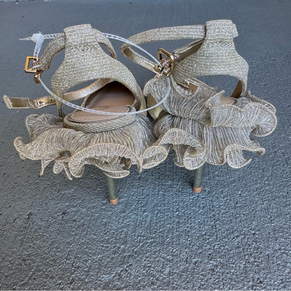 Gianni Bini Bradley Metallic Ruffle Ankle Strap Pumps 9.5M Pearl Heel NWOB - Picture 6 of 11